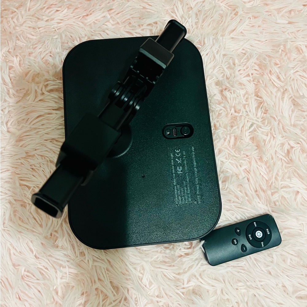 Black Rectangular Rearview Mirror with Remote - Picture 3 of 4